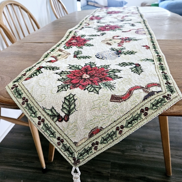 Unbranded Other - Christmas Holiday Lined Tablerunner with Tassle Ends Poinsettias Jingle Bells Or